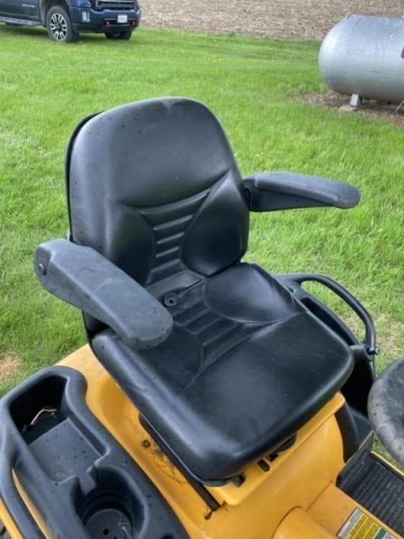 Image of Cub Cadet GT2542 equipment image 1