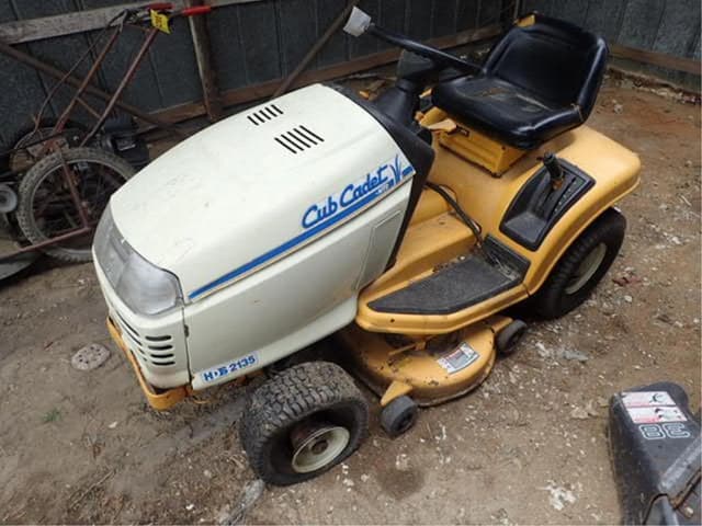 Image of Cub Cadet HDS 2135 equipment image 1
