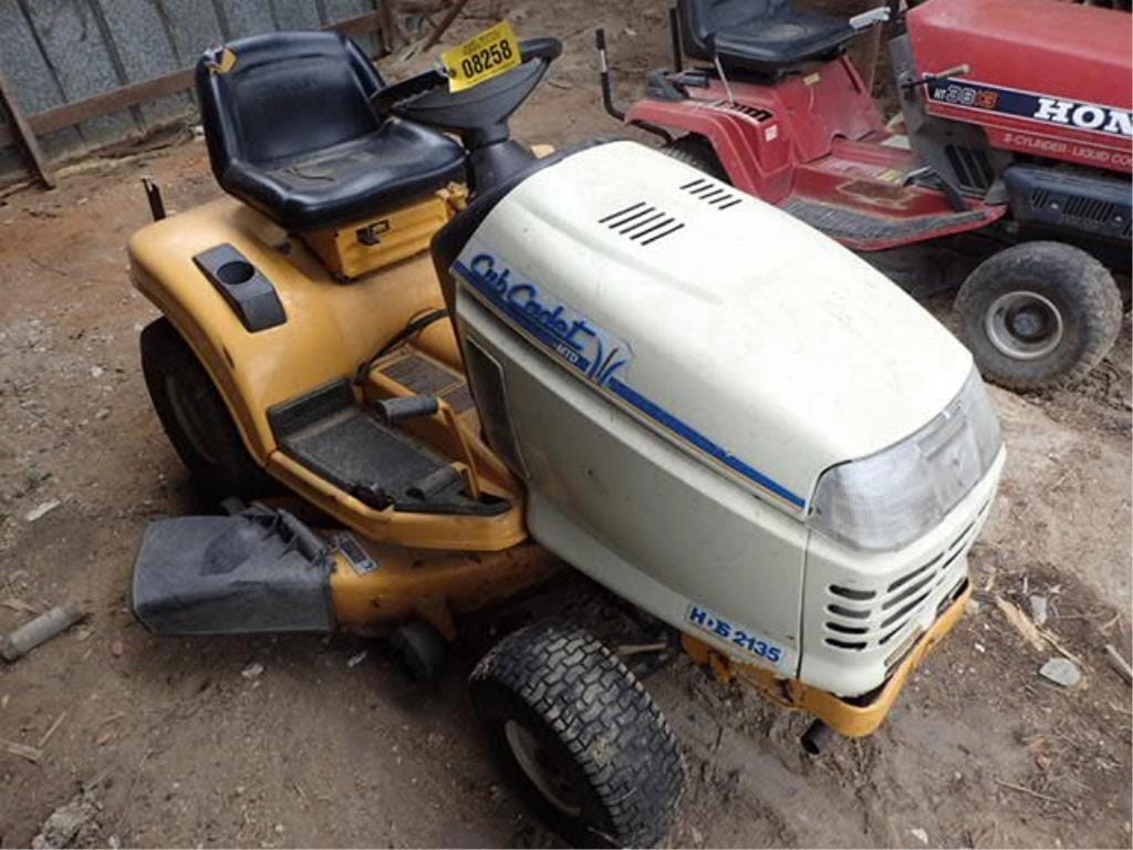Cub Cadet HDS 2135 Equipment Image0