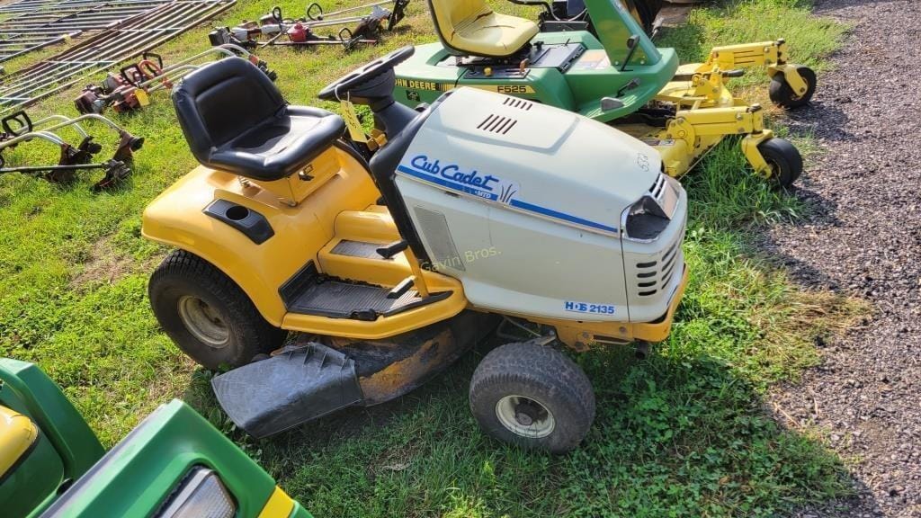 Main image Cub Cadet HDS 2135