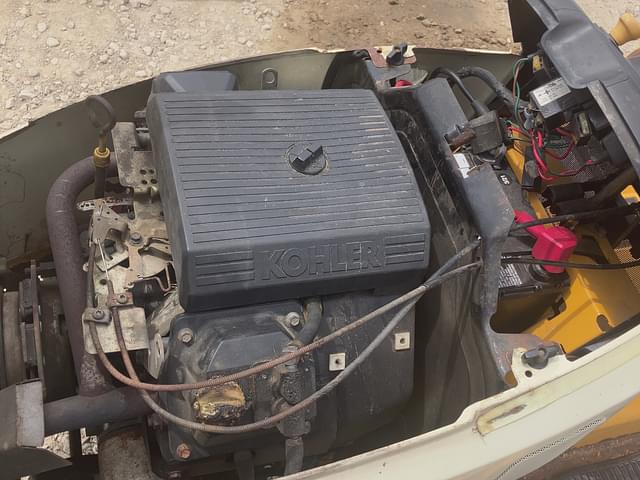 Image of Cub Cadet HDS 2185 equipment image 1