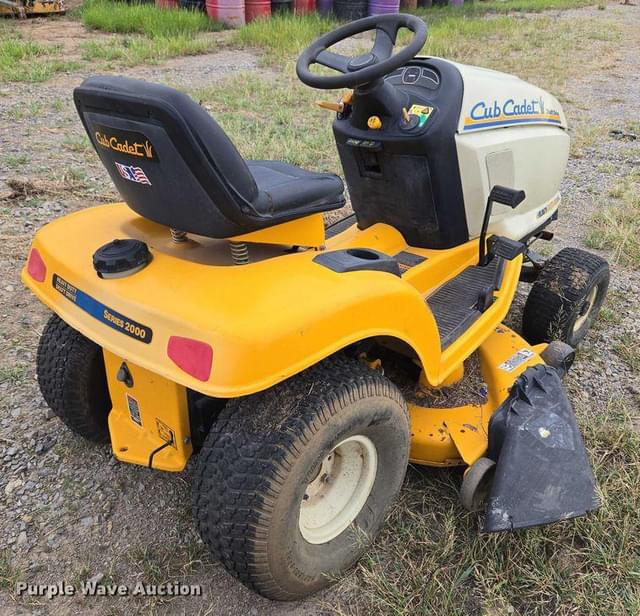 Image of Cub Cadet LT2042 equipment image 4