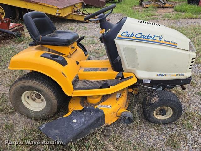 Image of Cub Cadet LT2042 equipment image 3
