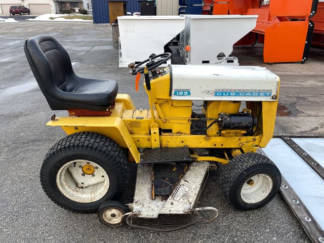 Image of Cub Cadet 123 equipment image 1