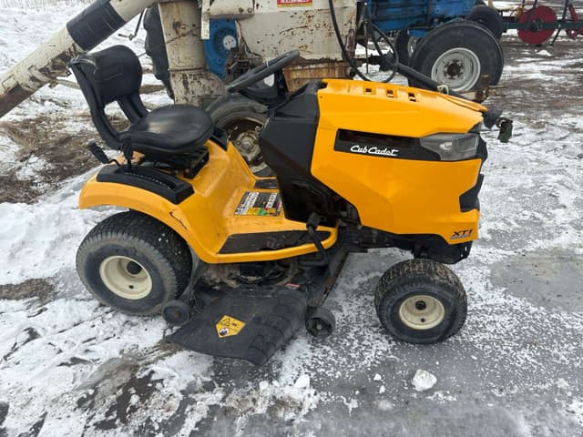 Image of Cub Cadet XT1 equipment image 2