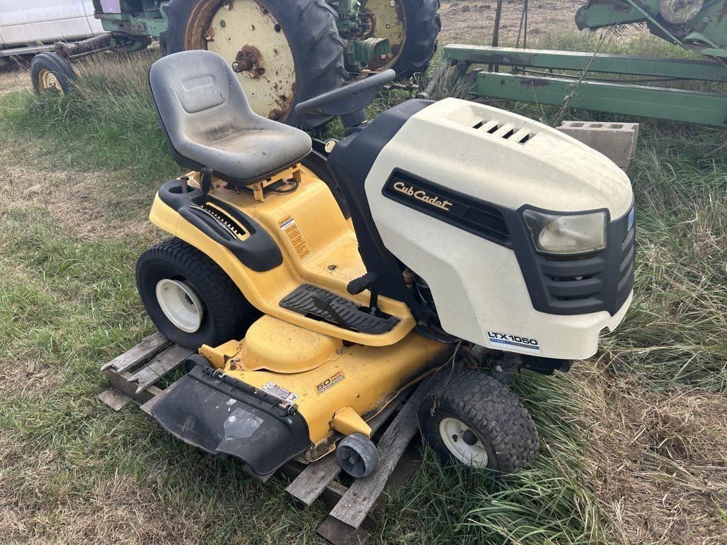 Cub Cadet LTX1050 Equipment Image0