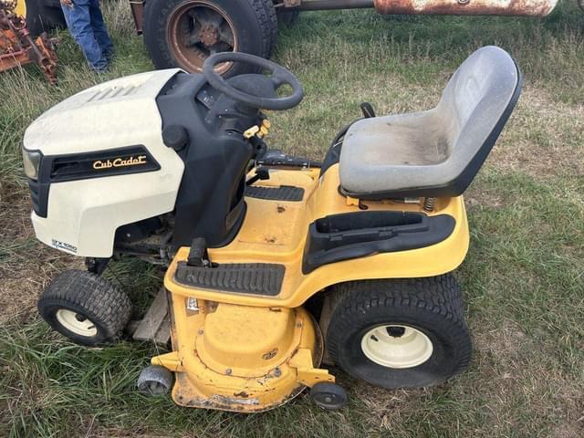 Image of Cub Cadet LTX1050 equipment image 2