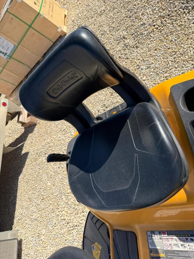 Image of Cub Cadet XT1 equipment image 4