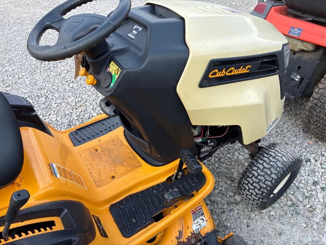 Image of Cub Cadet LTX1046 equipment image 2