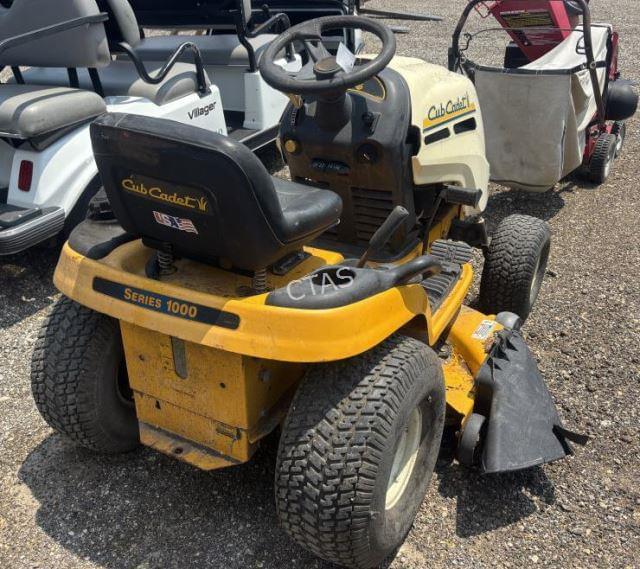 Image of Cub Cadet LT1018 equipment image 2