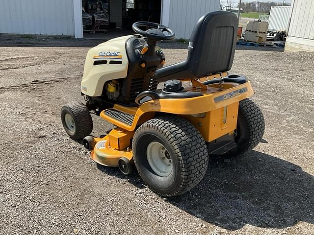 Image of Cub Cadet LT1045 equipment image 2
