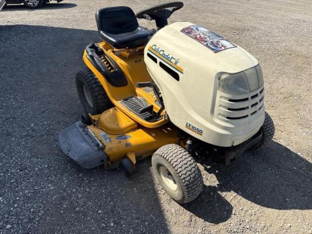 Image of Cub Cadet LT1050 equipment image 3