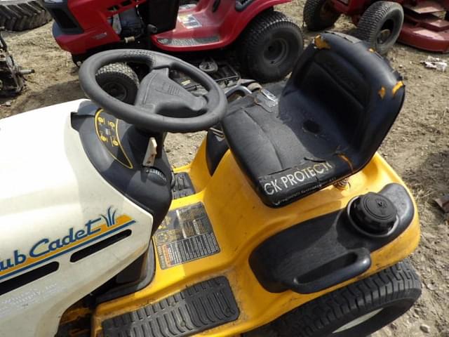 Image of Cub Cadet LT1018 equipment image 3