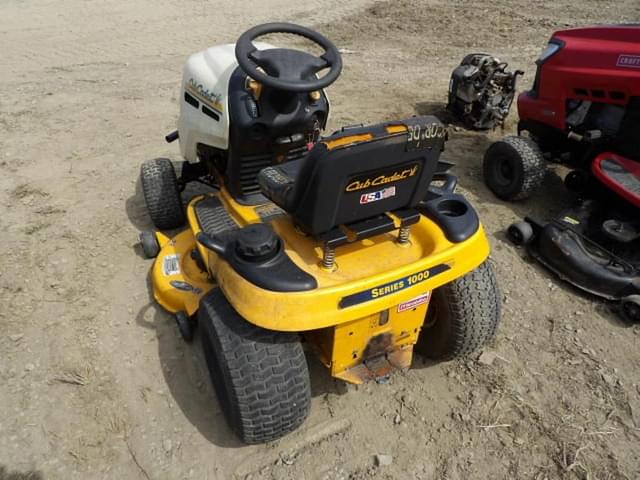 Image of Cub Cadet LT1018 equipment image 4