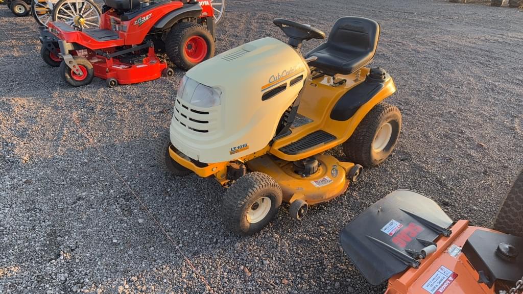 Image of Cub Cadet LT1018 Primary image