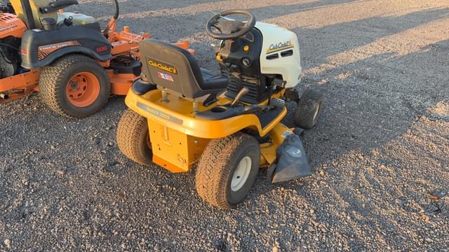 Image of Cub Cadet LT1018 equipment image 4