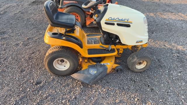 Image of Cub Cadet LT1018 equipment image 3