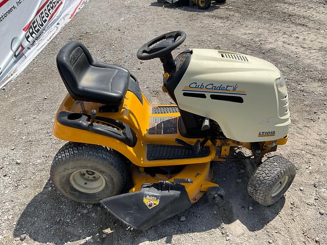 Image of Cub Cadet LT1018 equipment image 3