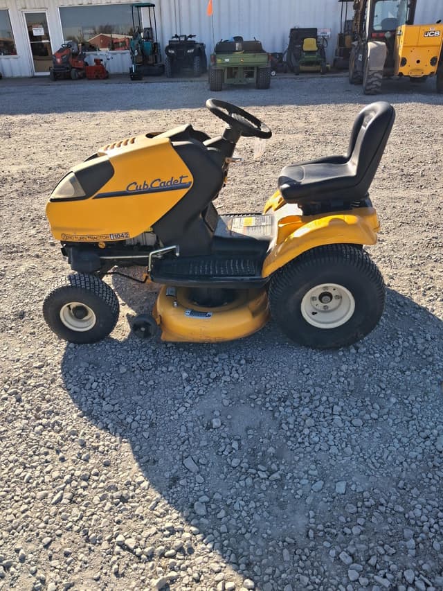 Image of Cub Cadet LT1024 equipment image 2