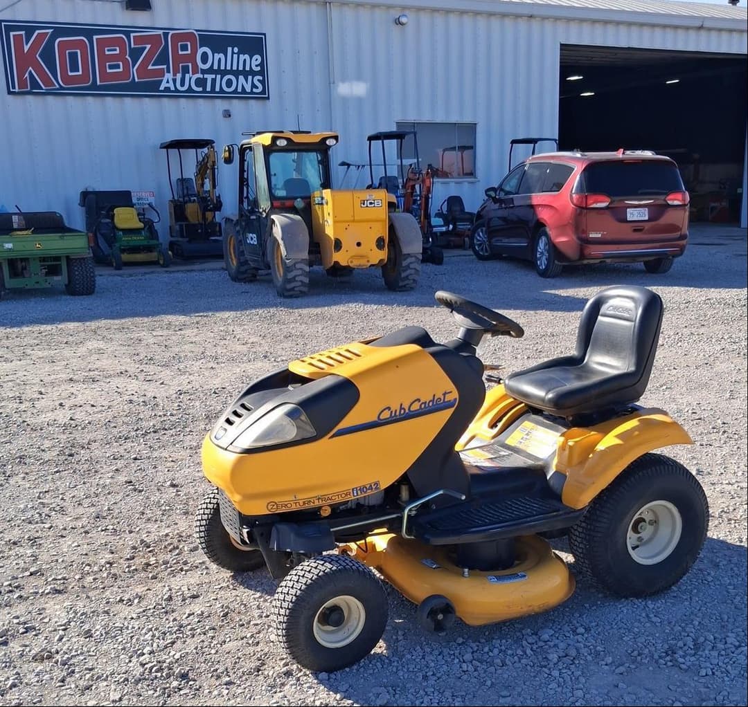 Image of Cub Cadet LT1024 Primary image