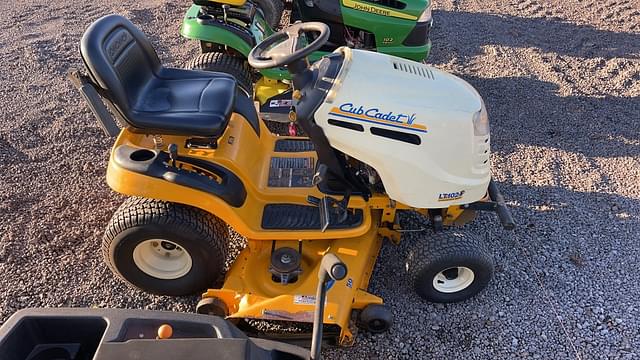 Image of Cub Cadet LT1024 equipment image 3