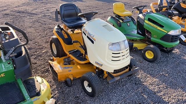 Image of Cub Cadet LT1024 equipment image 2