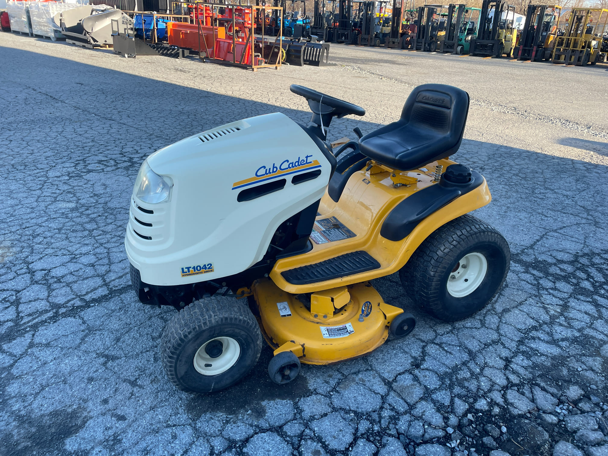 Main image Cub Cadet LT1042
