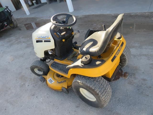 Image of Cub Cadet LT1042 equipment image 3