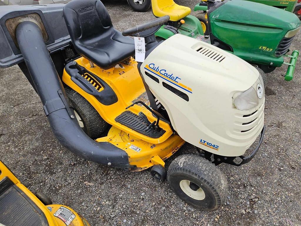 Image of Cub Cadet LT1042 Image 1