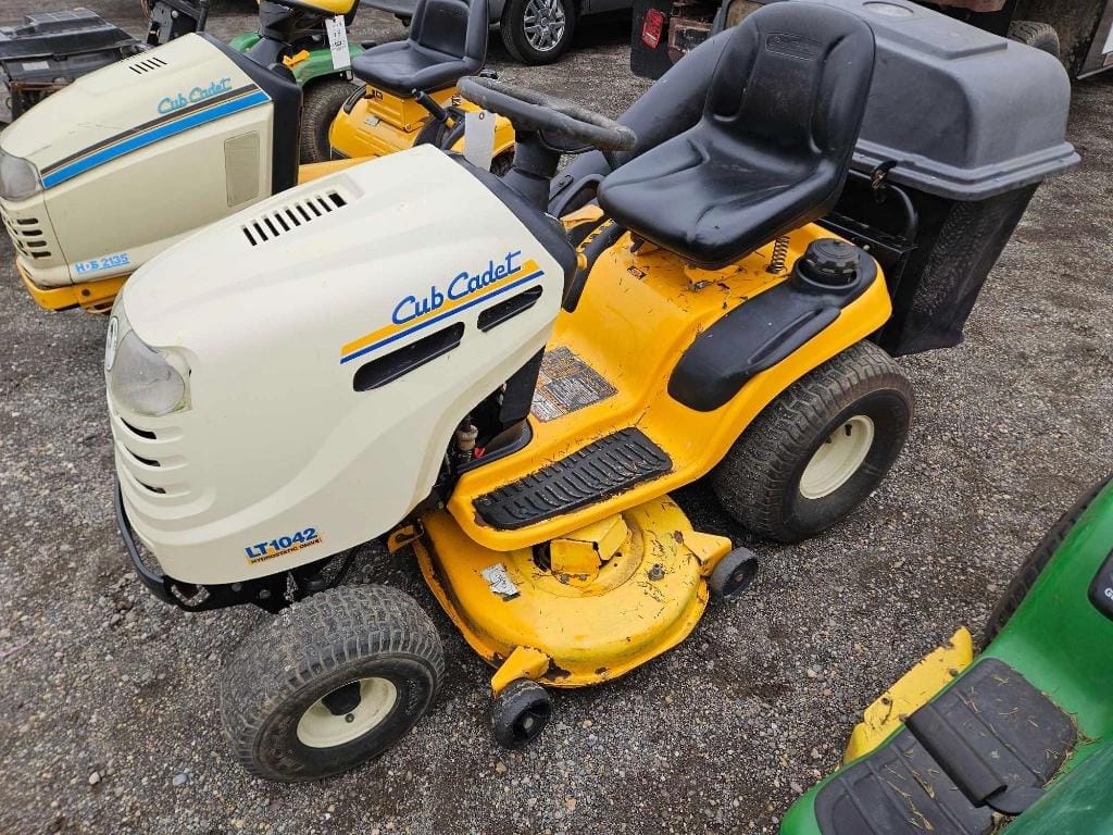 Main image Cub Cadet LT1042