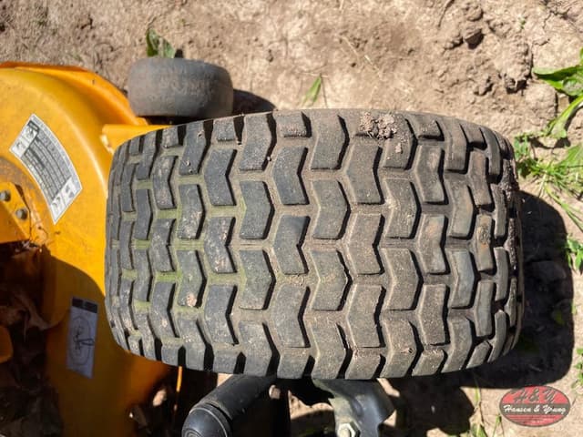 Image of Cub Cadet LT1042 equipment image 3