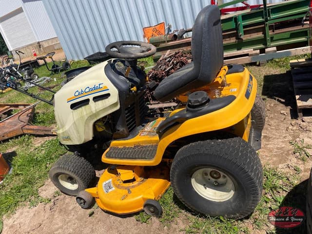 Image of Cub Cadet LT1042 equipment image 2