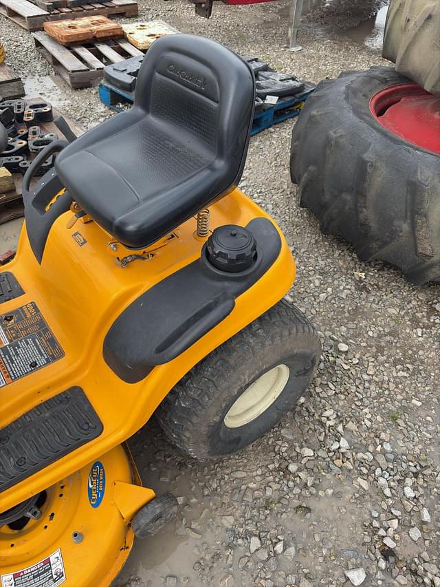 Image of Cub Cadet LT1042 equipment image 4