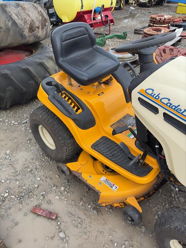 Image of Cub Cadet LT1042 equipment image 2