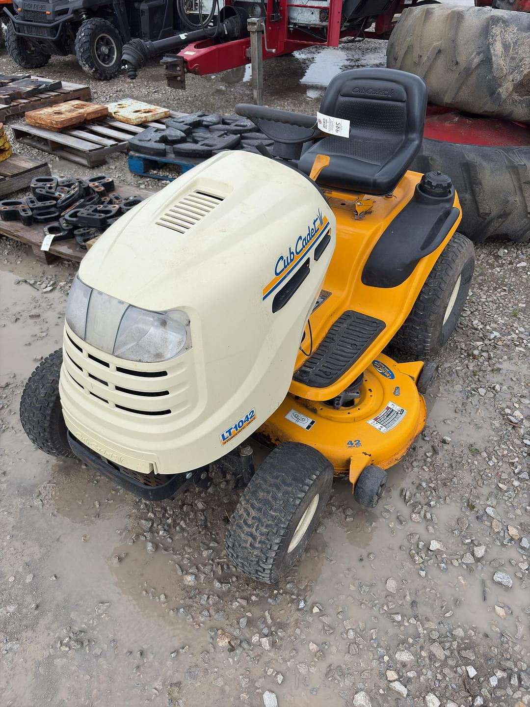 Image of Cub Cadet LT1042 Primary image