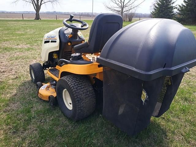 Image of Cub Cadet LT1045 equipment image 4