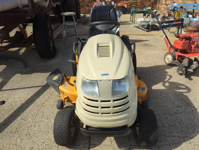 Image of Cub Cadet LT1045 equipment image 1