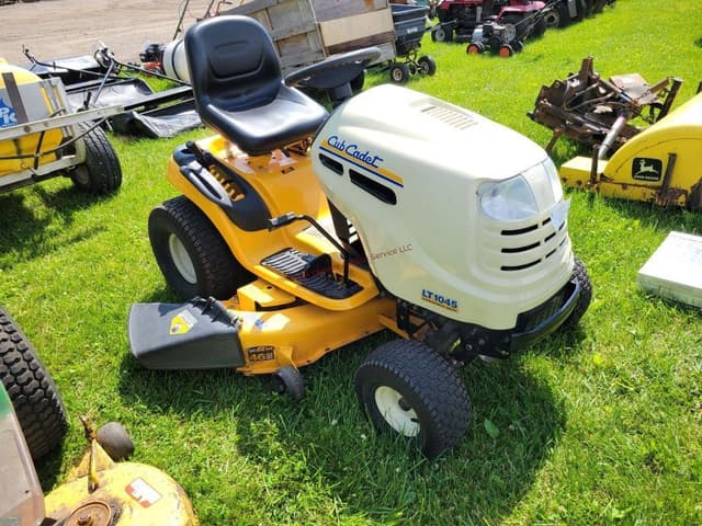 Image of Cub Cadet LT1045 equipment image 4