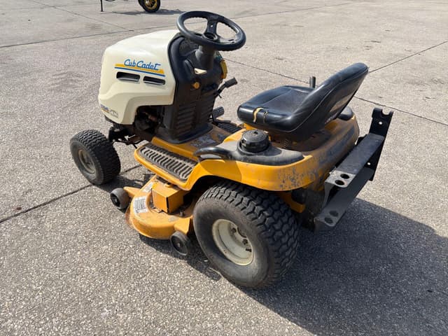 Image of Cub Cadet LT1045 equipment image 3
