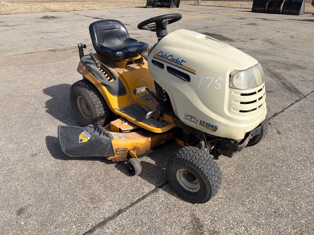 Image of Cub Cadet LT1045 equipment image 1