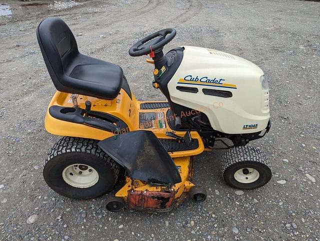 Image of Cub Cadet LT1045 equipment image 3