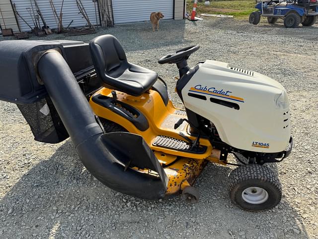 Image of Cub Cadet LT1045 equipment image 4