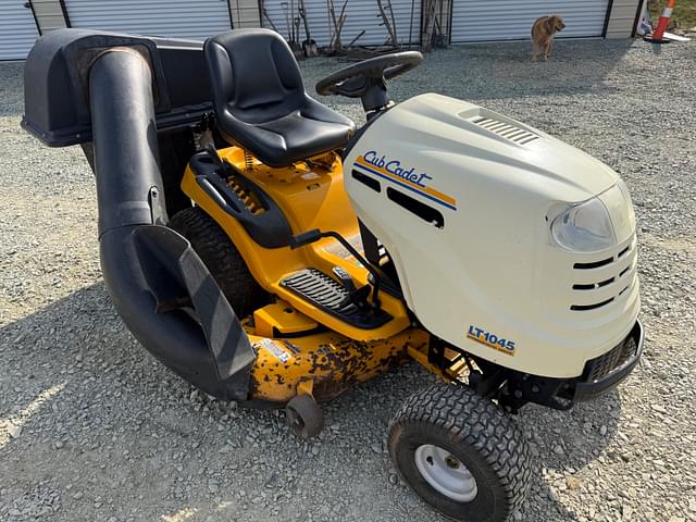 Image of Cub Cadet LT1045 equipment image 3