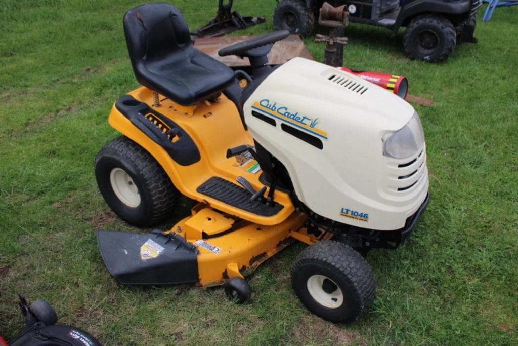Image of Cub Cadet LT1046 Image 0