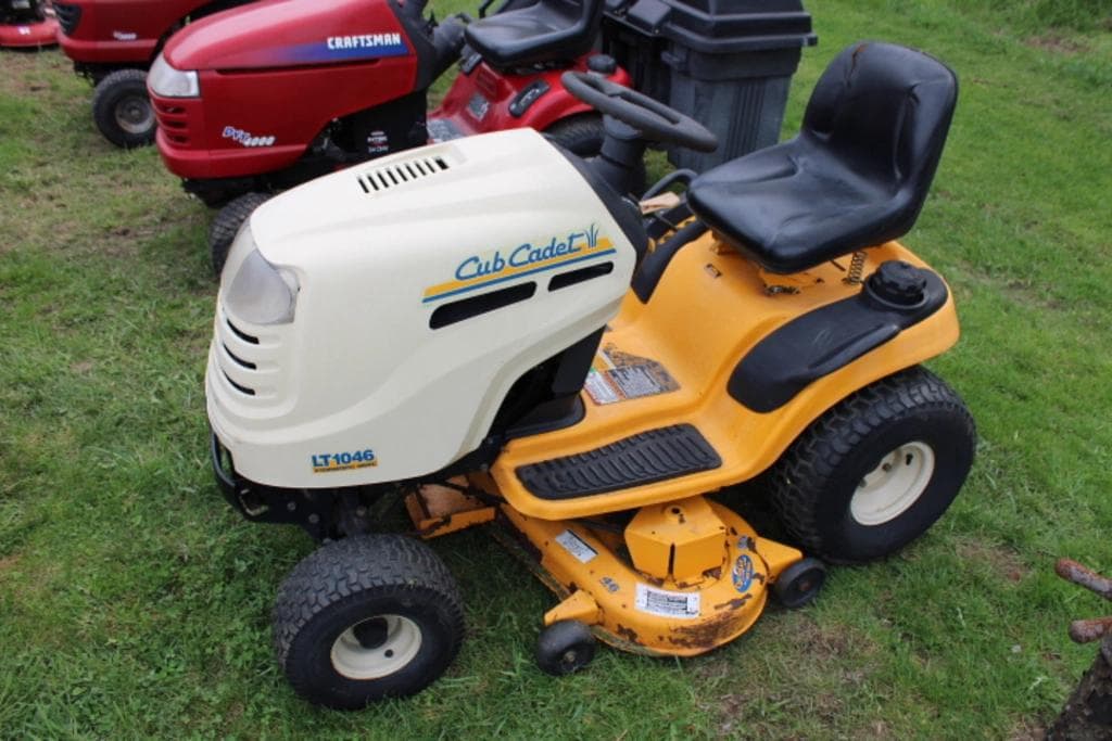 Image of Cub Cadet LT1046 Image 1