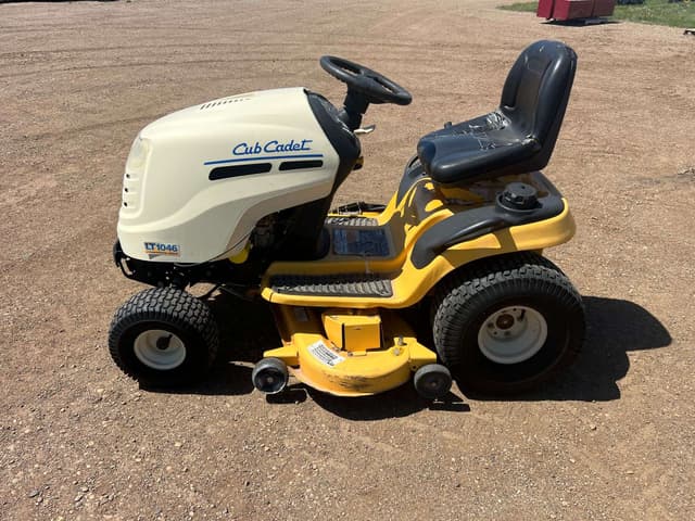 Image of Cub Cadet LT1046 equipment image 1