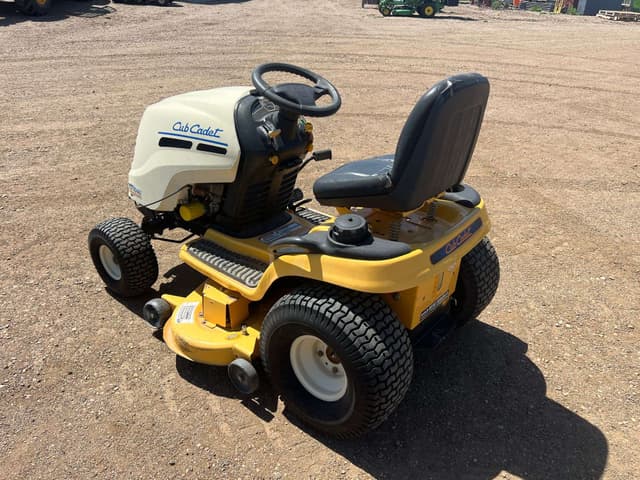 Image of Cub Cadet LT1046 equipment image 2