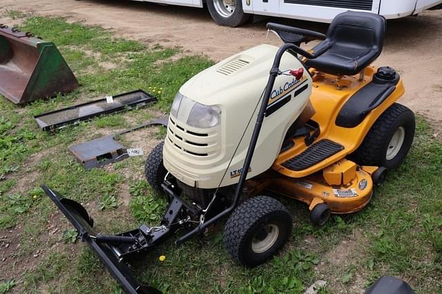 Image of Cub Cadet LT1046 equipment image 2