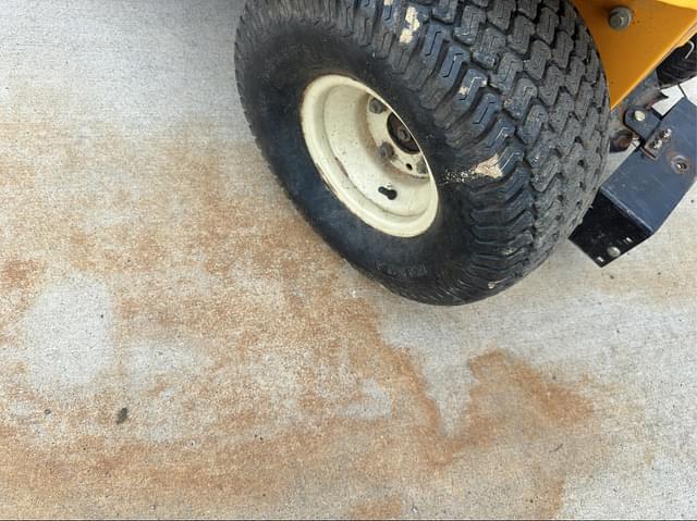 Image of Cub Cadet LT1050 equipment image 4