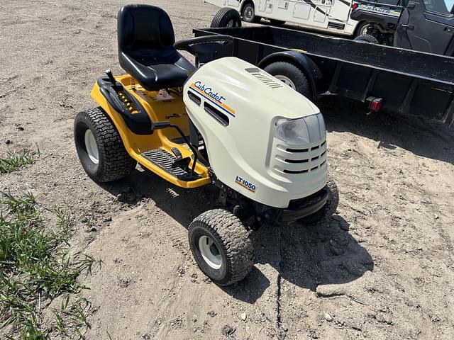 Image of Cub Cadet LT1050 equipment image 2